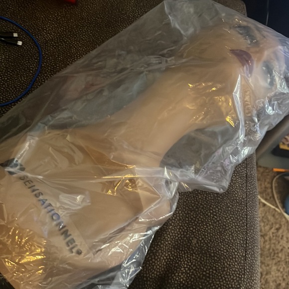 - - - mannequin head - Picture 6 of 6